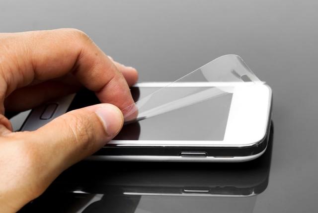 How To Remove a Case from Your Phone Without Causing Damage